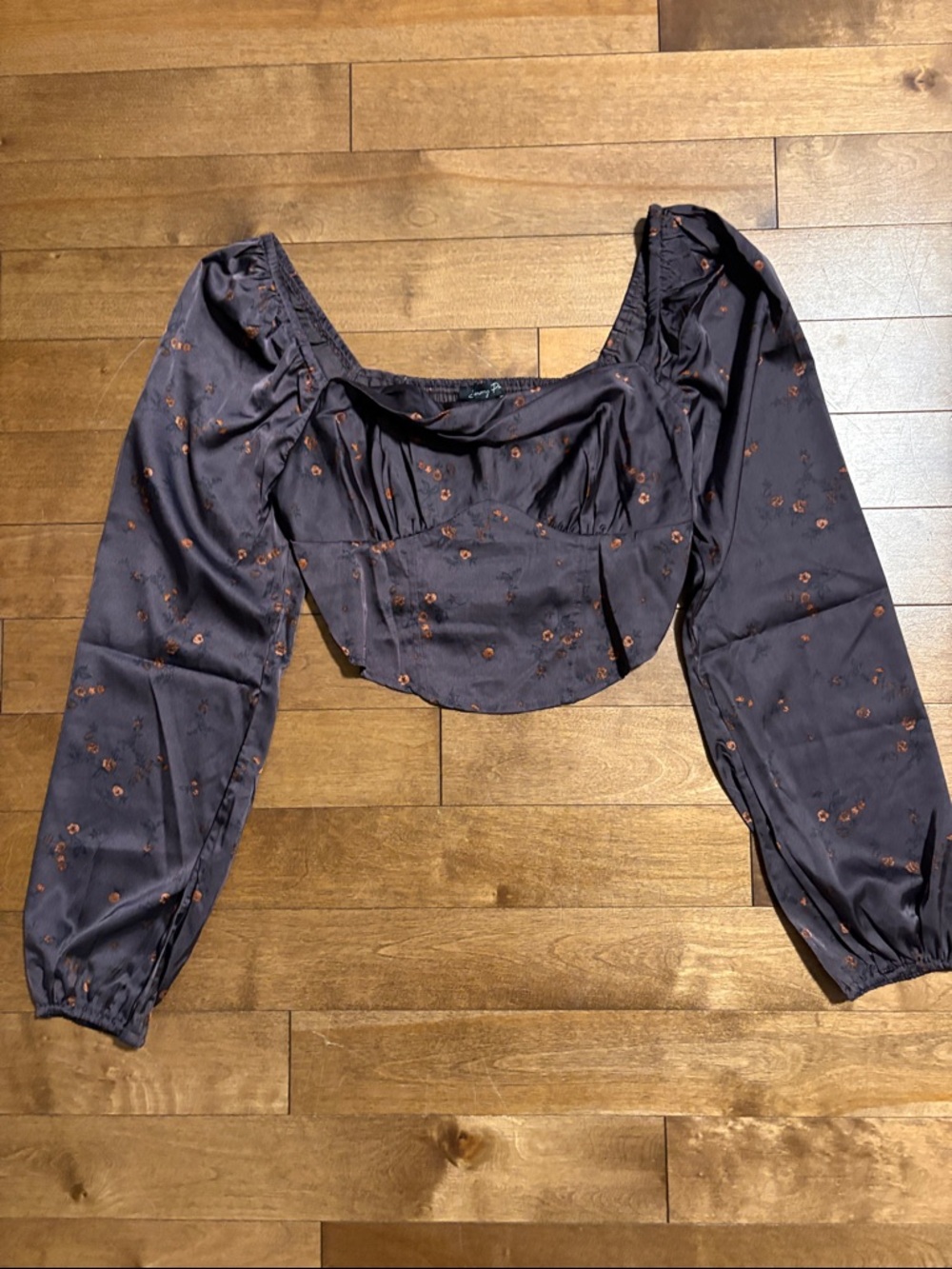 Cowl neck Long Sleeve Satin Floral Crop Top in Plum